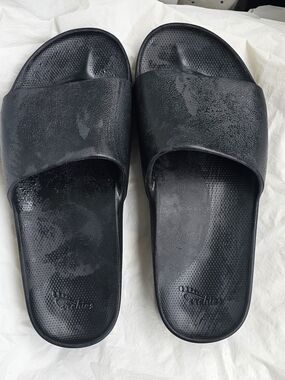 Black Men's Slide Sandals - Casual Pool & Beach Slides